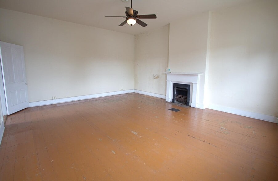 102 W High St, Warsaw, KY à vendre - Photo du bâtiment - Image 2 de 5
