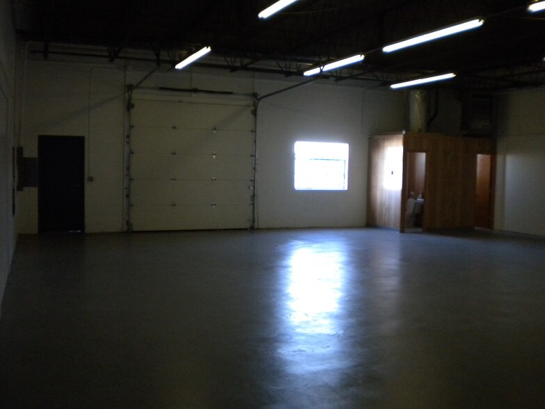 5 Industrial Dr, Ellington, CT à louer - Photo du bâtiment - Image 2 de 4