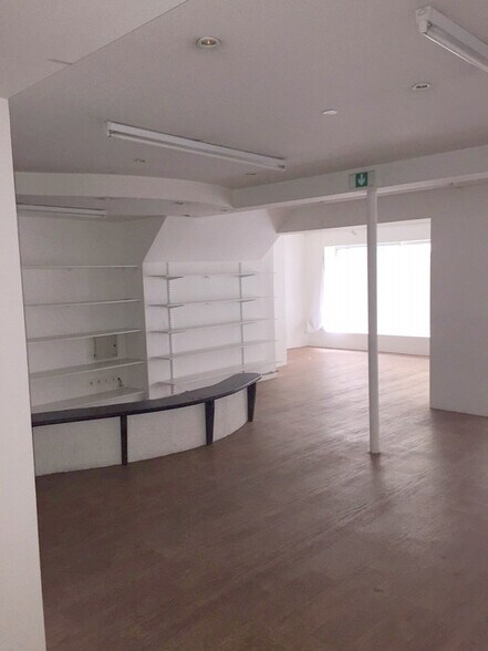 Retail in Belfort for lease - Interior Photo - Image 2 of 3