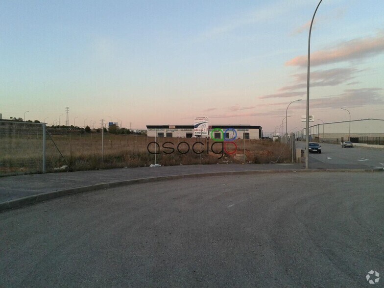 Avenida Ballestera, s/n, Alovera, Guadalajara à vendre - Photo du bâtiment - Image 2 de 4