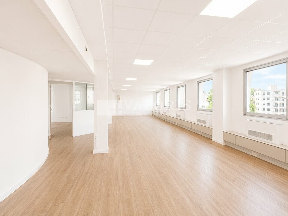 6 Place Charles Hernu, Villeurbanne for lease Interior Photo- Image 1 of 5