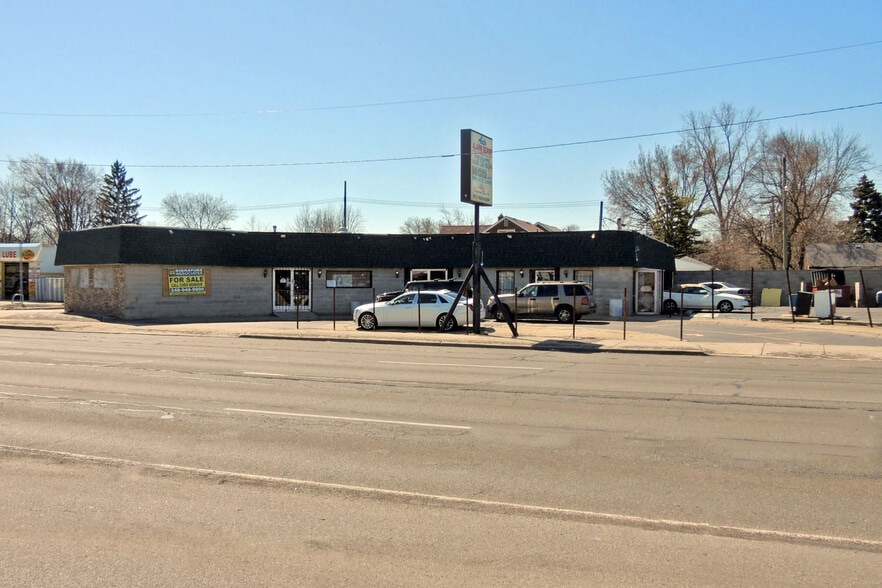 3840 E 8 Mile Rd, Detroit, MI à vendre - Photo du bâtiment - Image 2 de 2