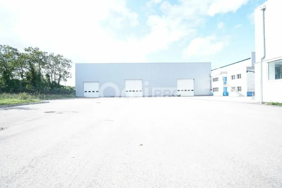 Flex in Saint-Priest for lease Building Photo- Image 1 of 4