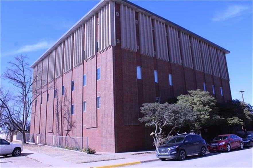 330 S 5th St, Enid, OK for lease - Building Photo - Image 1 of 6