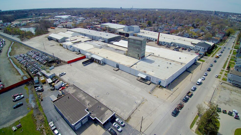 912 E Washington St, Joliet, IL à louer - Photo du bâtiment - Image 2 de 4