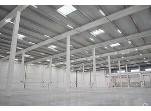 Calle Villa de Milagros, 1, Madrid, Madrid for lease Interior Photo- Image 1 of 4