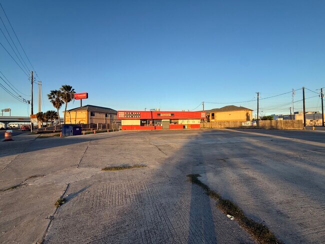 Plus de détails pour 2214 Leopard St, Corpus Christi, TX - Commerce de détail à louer