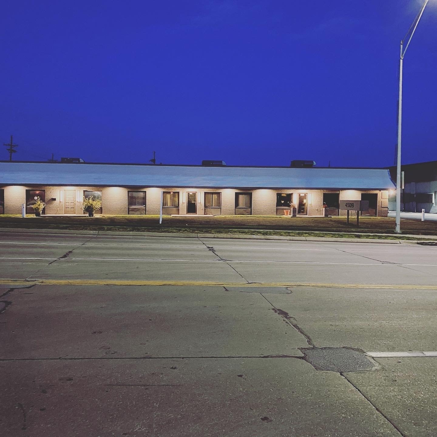 4501-4509 S 96th St, Omaha, NE for lease Primary Photo- Image 1 of 5