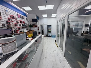 59 The Broadway, Greenford à louer Photo intérieure- Image 1 de 4