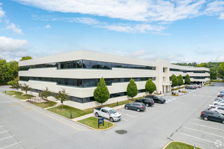 1550 Pond Rd, Allentown, PA à louer - Photo du bâtiment - Image 2 de 11