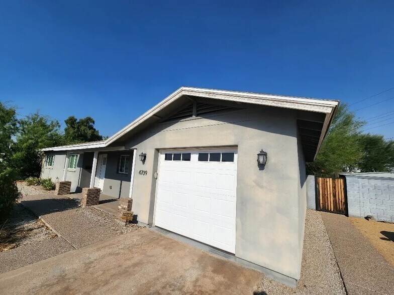 4709 N 44th St, Phoenix, AZ à vendre - Photo du bâtiment - Image 3 de 18