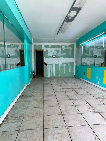 386 E 169th St, Bronx, NY à louer - Photo du bâtiment - Image 3 de 3