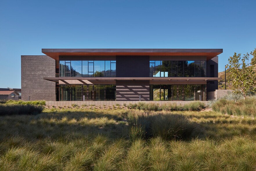 23465 Civic Center Way, Malibu, CA à louer - Photo du bâtiment - Image 2 de 7