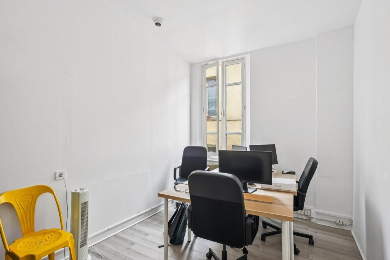 43 Rue De La Roquette, Paris, PAR 75011 - - - Photo intérieure - Image 1 of 5