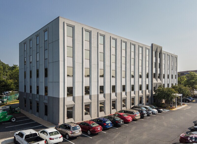 10400 Eaton Pl, Fairfax, VA à louer - Photo du bâtiment - Image 3 de 11