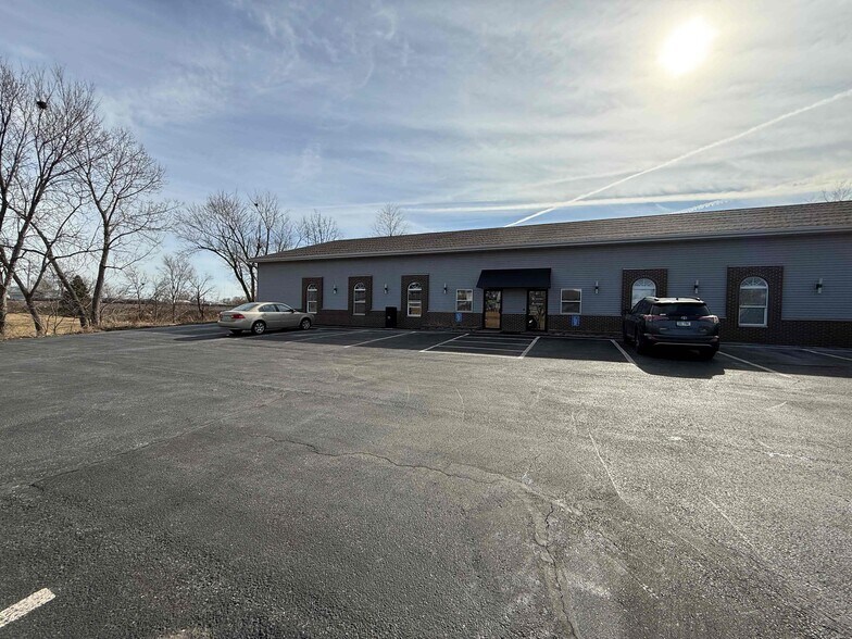 935 Boyson Ct NE, Hiawatha, IA à louer - Photo du bâtiment - Image 3 de 16