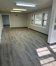 5036 S 136th St, Omaha, NE for lease Interior Photo- Image 2 of 7