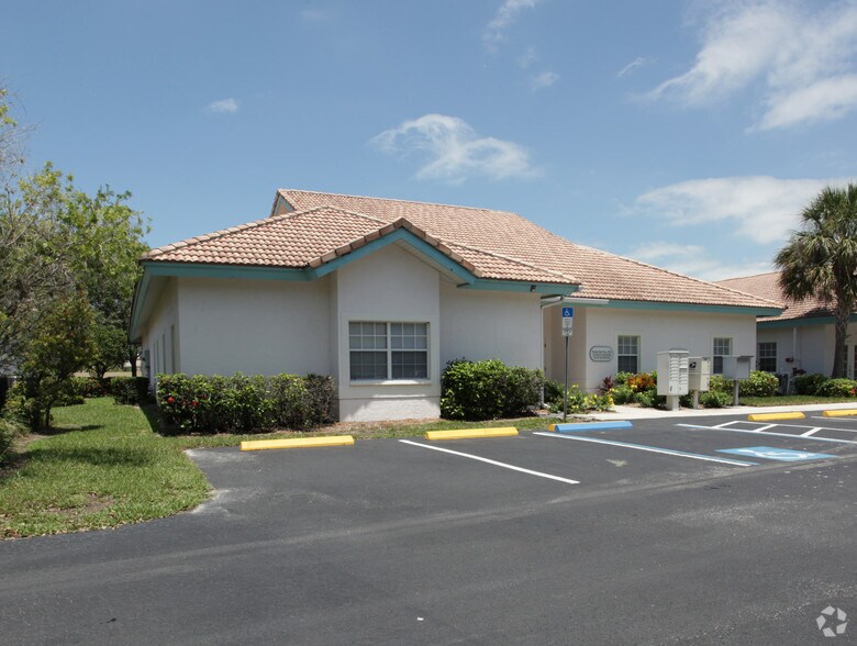 195 Center Rd, Venice, FL à vendre - Photo du bâtiment - Image 2 de 2