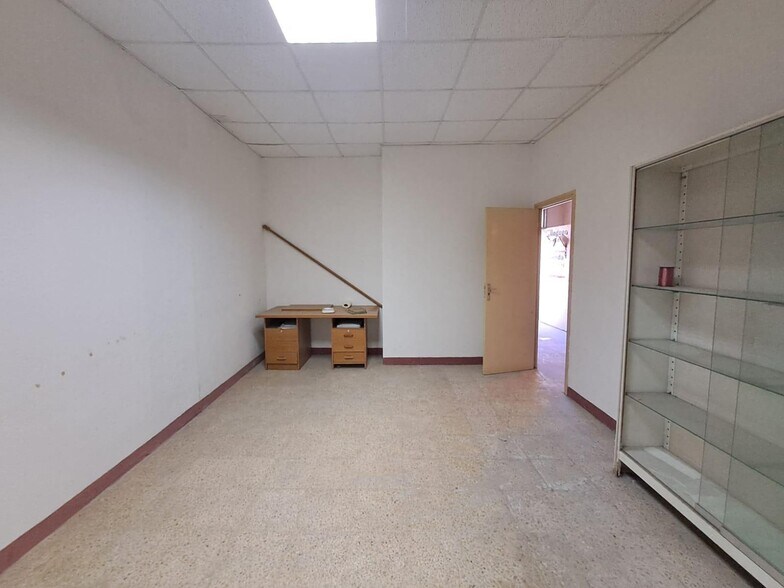 Retail in Vilanova del Camí, Barcelona for lease - Interior Photo - Image 2 of 2