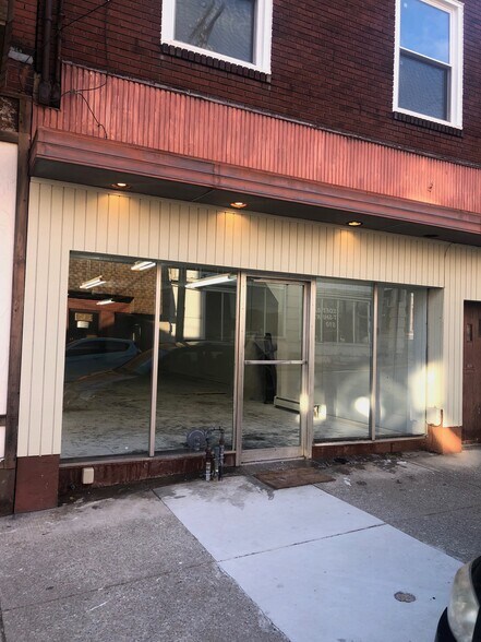 435 Cavitt Ave, Trafford, PA à louer - Photo du bâtiment - Image 2 de 8