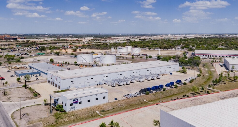 8106 NE Loop 410, San Antonio, TX for lease - Building Photo - Image 2 of 14