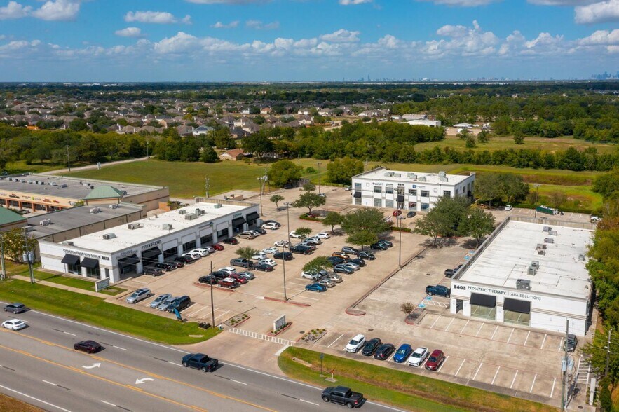 8619 Broadway St, Pearland, TX à louer - Photo du bâtiment - Image 2 de 2