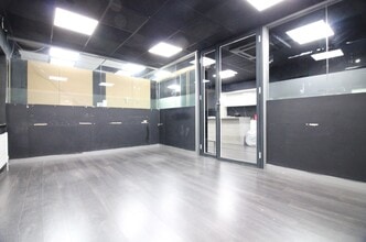 118 High St, Uxbridge for lease Interior Photo- Image 1 of 2