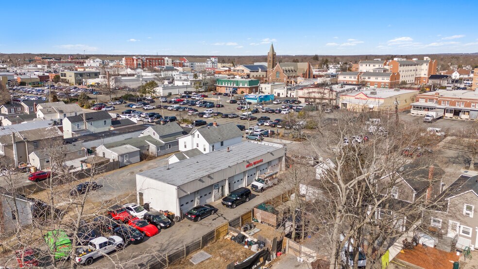 72 Terry St, Patchogue, NY à vendre - Photo du bâtiment - Image 3 de 7