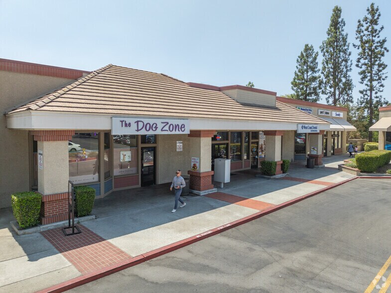 102-190 W Foothill Blvd, Monrovia, CA à louer - Photo du bâtiment - Image 3 de 12