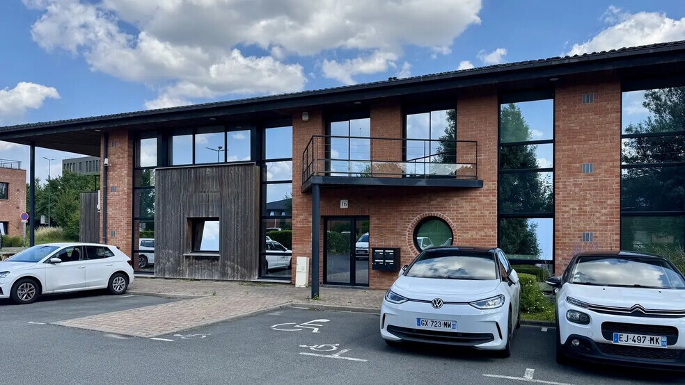 Bureau dans Lezennes à louer - Photo du bâtiment - Image 1 de 8