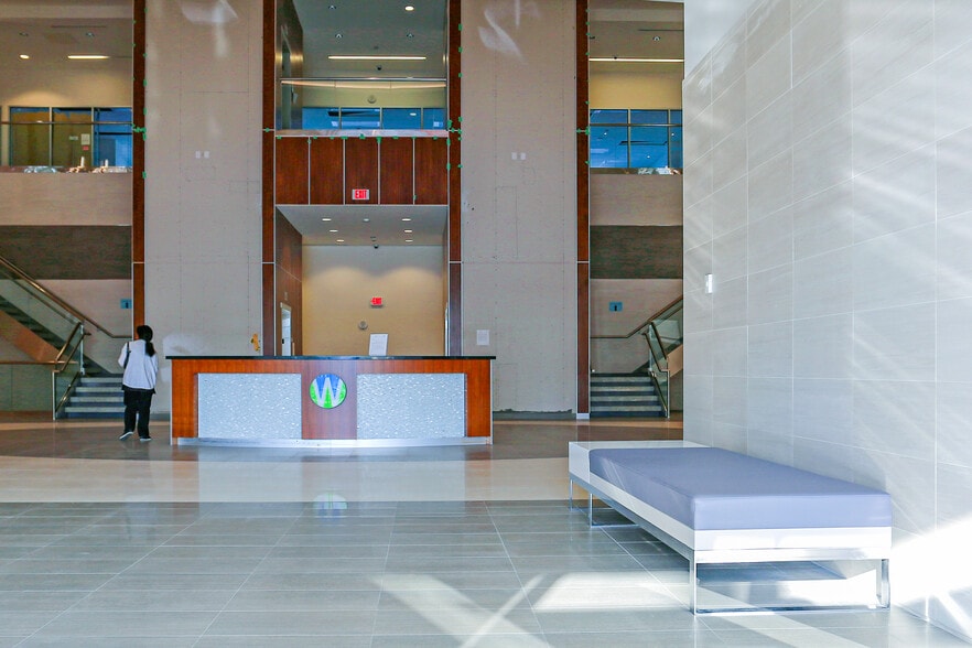 7165 - 7167-7167 Yonge St, Markham, ON à vendre - Hall d’entrée - Image 3 de 6