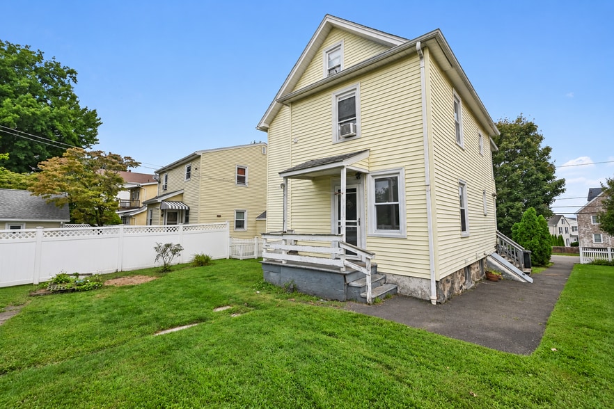 32 Josephine Evaristo Ave, Greenwich, CT for sale - Building Photo - Image 3 of 7