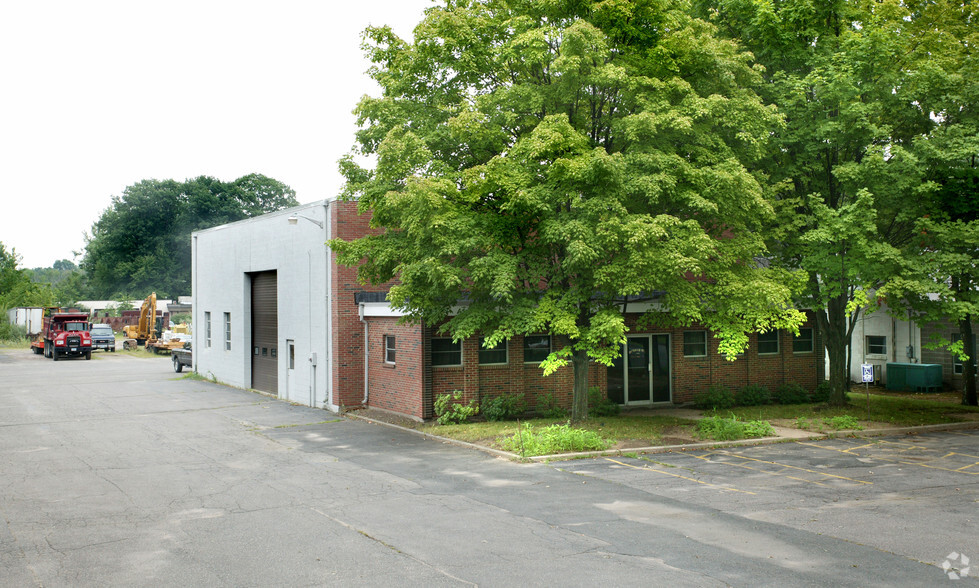 10 Southwood Dr, Bloomfield, CT for lease - Building Photo - Image 2 of 4