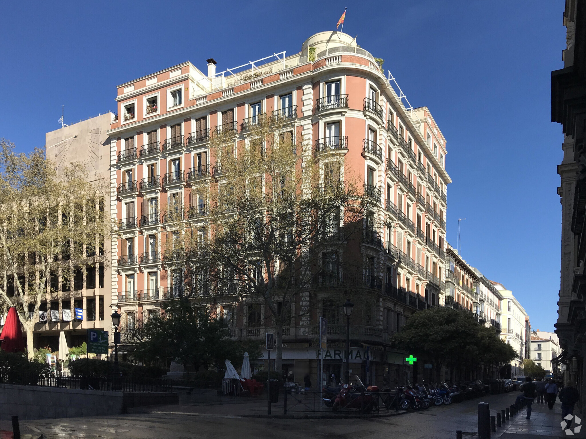 Retail in Madrid, MAD for lease Primary Photo- Image 1 of 2