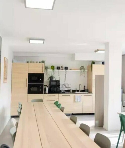 Office in Nanterre for lease - Interior Photo - Image 2 of 6