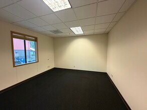 9431 Coppertop Loop NE, Bainbridge Island, WA for lease Interior Photo- Image 1 of 6