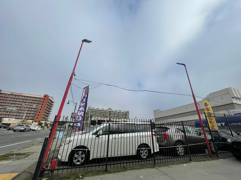 100 W 8th St, National City, CA à vendre - Photo du bâtiment - Image 3 de 24