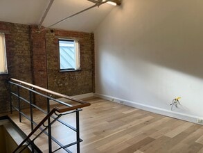 32 Gould Rd, Twickenham for lease Interior Photo- Image 1 of 3