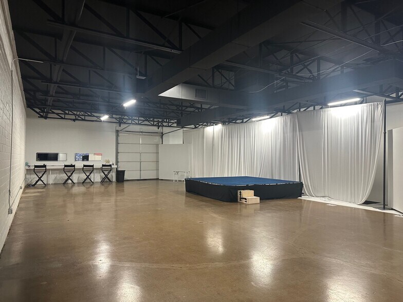 2050 Irving Blvd, Dallas, TX à vendre - Photo du bâtiment - Image 2 de 10