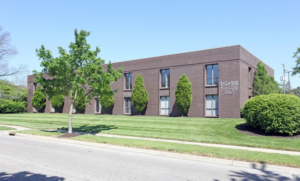 1880 Mackenzie Dr, Columbus, OH for lease - Primary Photo - Image 1 of 6