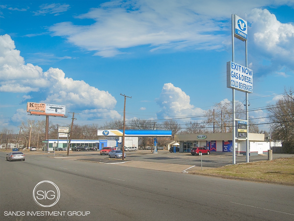 Owner-User C-Store Portfolio (Arkansas) portfolio of 3 properties for sale on LoopNet.ca Primary Photo- Image 1 of 6