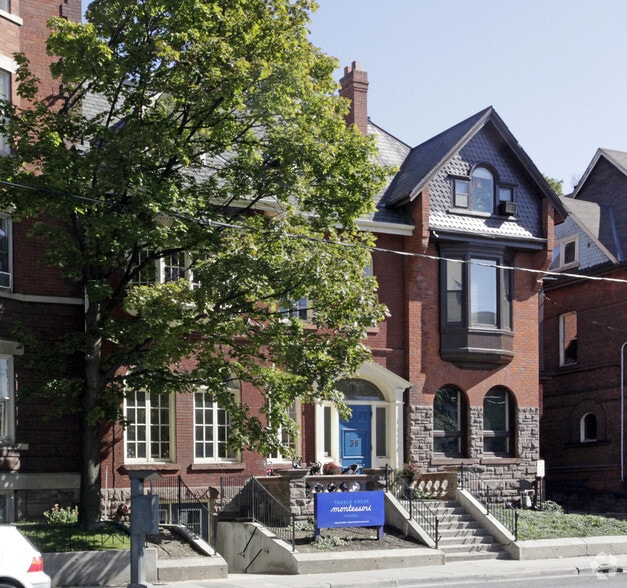 39 Spadina Rd, Toronto, ON à vendre - Photo du bâtiment - Image 2 de 2