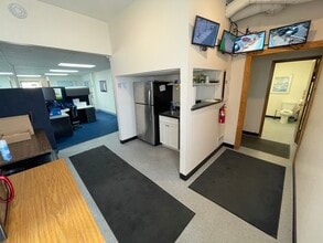 4056 NE Central Ave, Minneapolis, MN for lease Interior Photo- Image 2 of 8