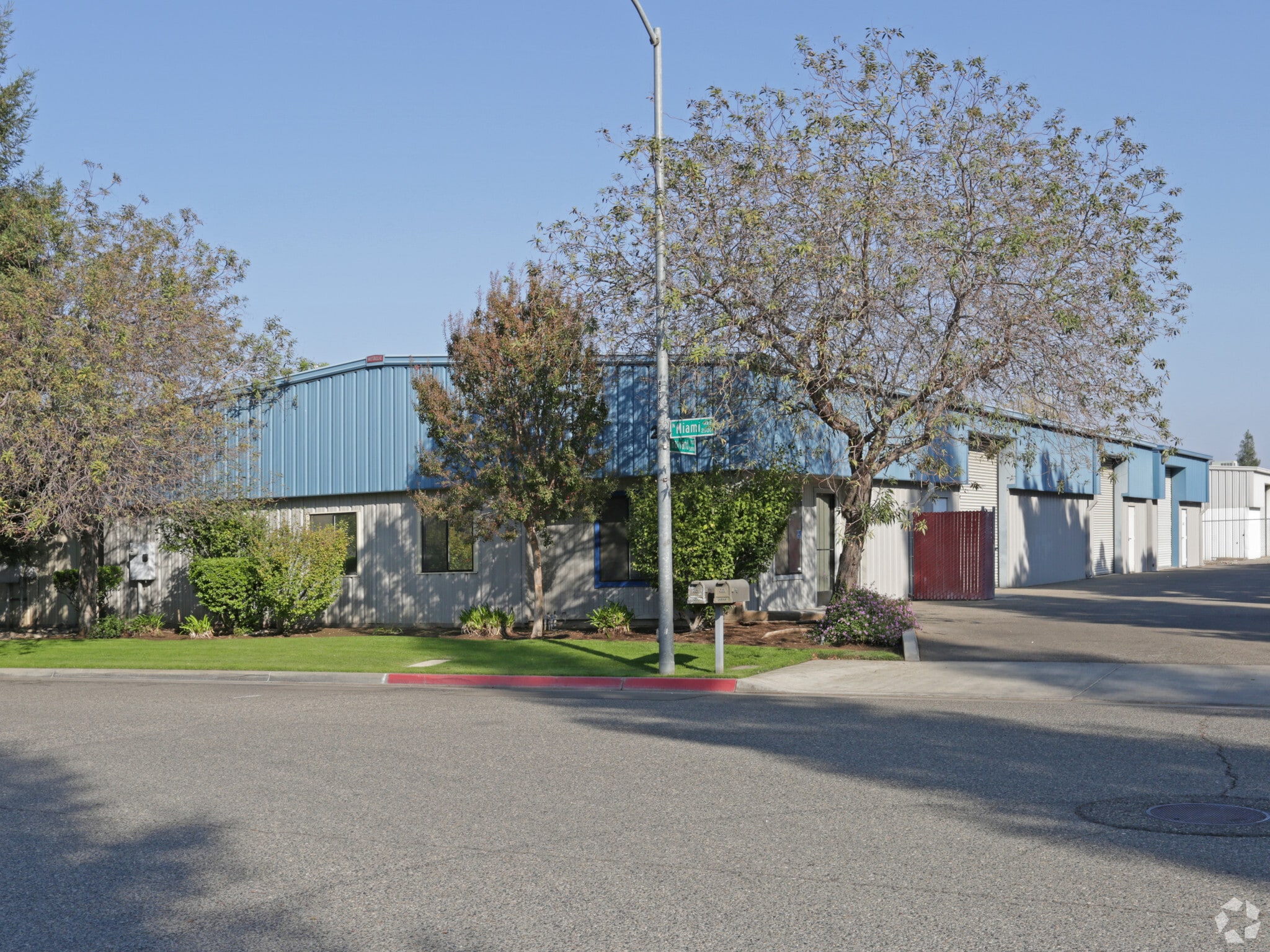 2598 N Miami Ave, Fresno, CA for lease Primary Photo- Image 1 of 4