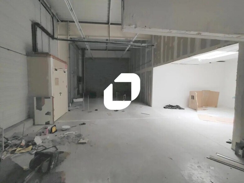 Retail in Reims for lease - Building Photo - Image 3 of 4