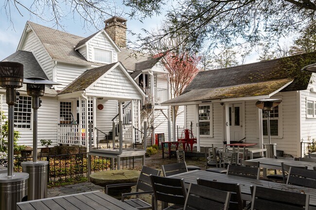 Plus de détails pour 146 Greenway Ct, Blowing Rock, NC - Commerce de détail à vendre