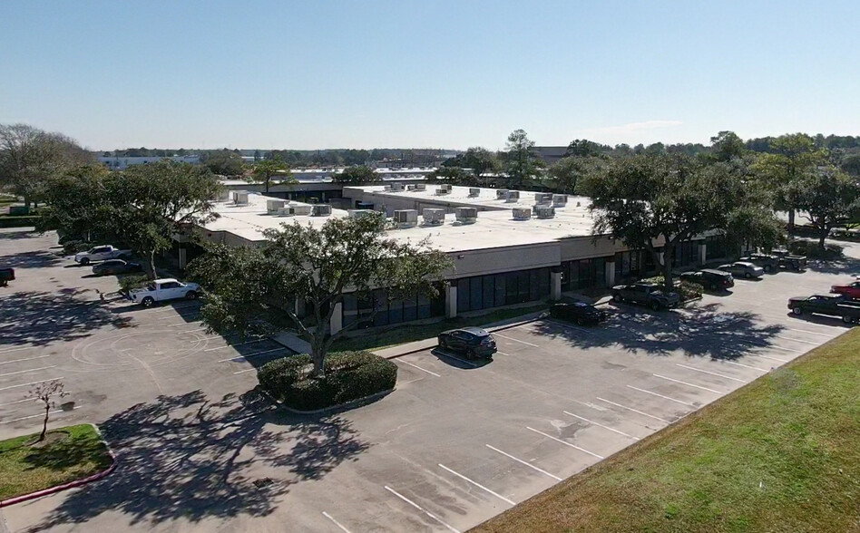 500 Century Plaza Dr, Houston, TX à louer - Photo du bâtiment - Image 3 de 7