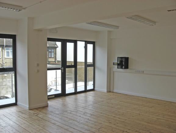 160 Eltham Hl, Londres à louer - Photo du bâtiment - Image 2 de 4