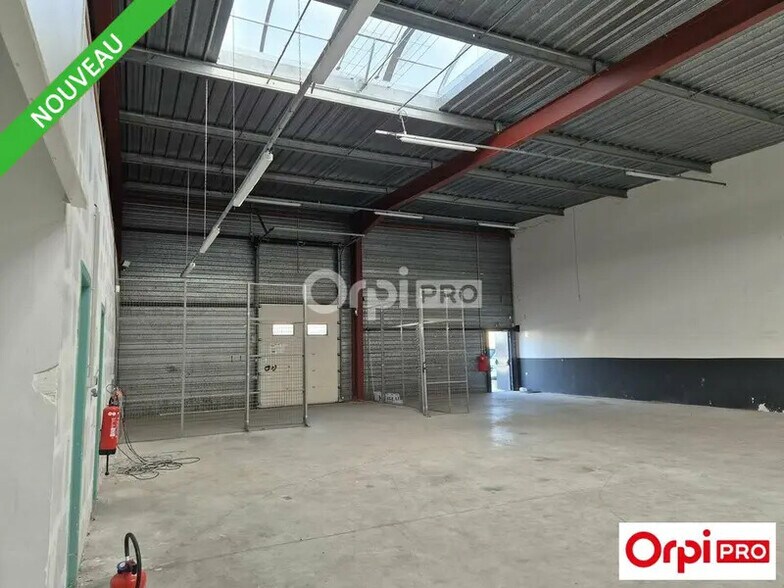 Flex in Valence for sale - Interior Photo - Image 3 of 12