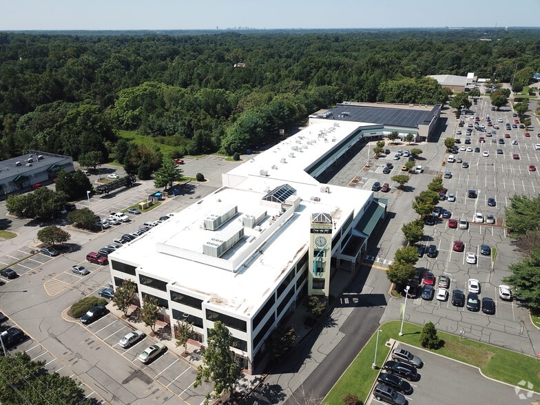 7443 Lee Davis Rd, Mechanicsville, VA for lease - Building Photo - Image 2 of 13